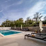 Apart-hotel Valis Lopar