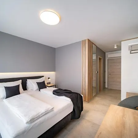 Hotel apartamentowy Valis *